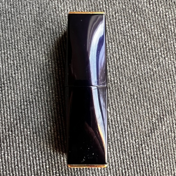 Estee Lauder Pure Color Envy Hi-Lustre Light Sculpting Lipstick - Picture 5 of 5